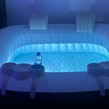 La Jacuzzi Apartment *